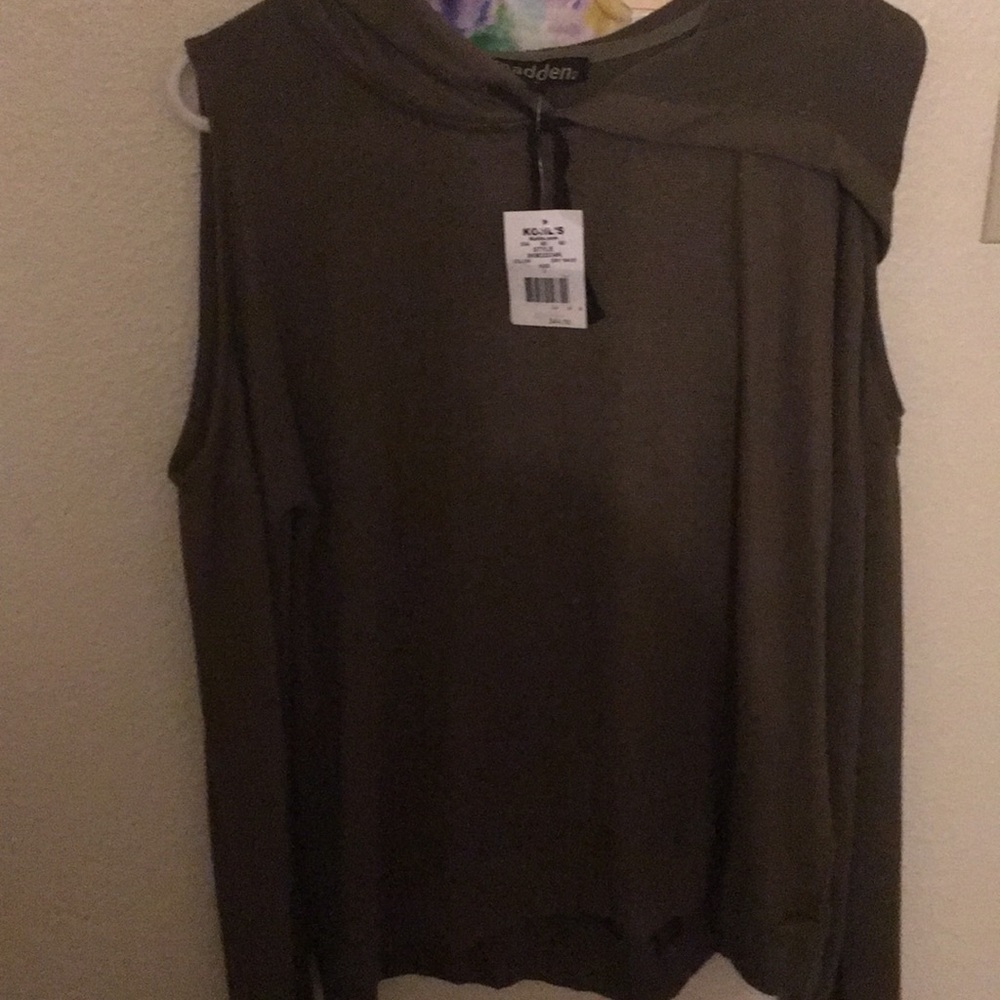 Long sleeve shoulder-less sweater dark green